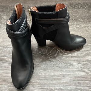 Louise et Cie Sz 7.5 black ankle bootie
